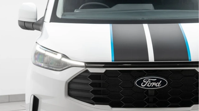 Ford Transit Custom (25 Reg) 320 2.0 Ecoblue Sport AWD (5 Seat) (+VAT) Image 8
