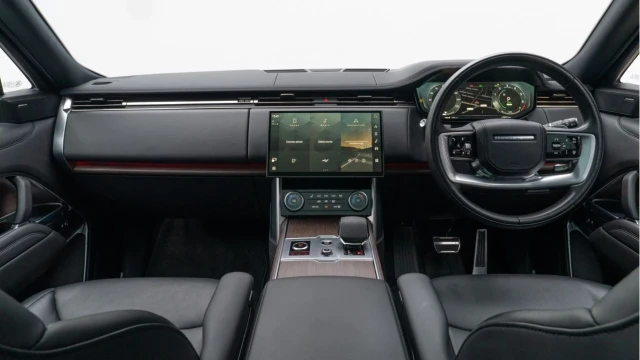 Land Rover Range Rover (72 Reg) 3.0 P440e HSE Hybrid (Shadow Pack) Image 2