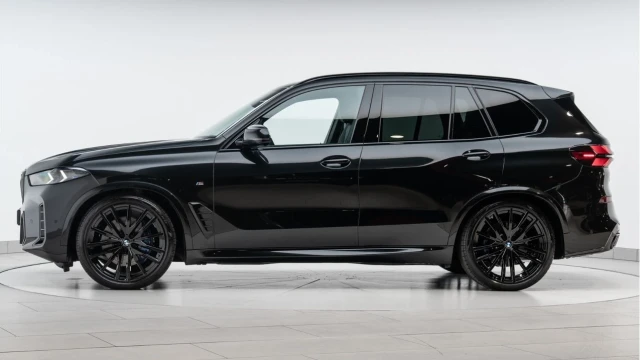 BMW X5 (25 Reg) 3.0 30D M Sport xDrive (7 Seat) Image 4