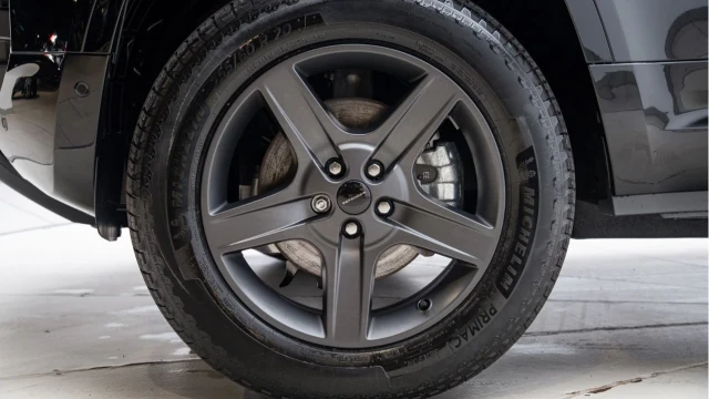 Land Rover Defender (75 Reg) 90 3.0 D250 X-Dynamic SE Hard Top Commercial (3 Seat) (+VAT) Image 7
