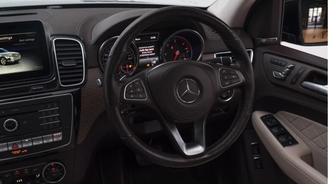 Mercedes-Benz Gls (19 Reg) GLS350 3.0D Grand Edition 4Matic Image 3