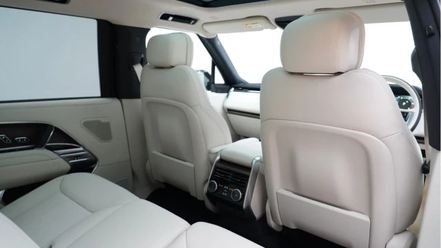 Land Rover Range Rover (74 Reg) 3.0 D350 HSE LWB (7 Seat) (VAT Q) Image 8