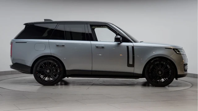 Land Rover Range Rover (75 Reg) 3.0 D350 Autobiography (Shadow Pack) Image 5