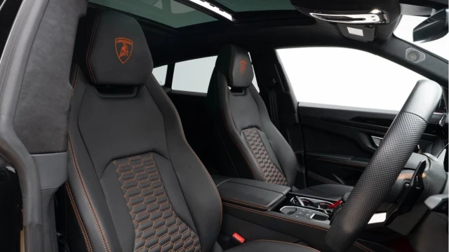 Lamborghini Urus (72 Reg) 4.0 V8 (Akrapovic) Image 3