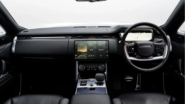 Land Rover Range Rover (23 Reg) 3.0 D300 HSE (Shadow Pack) Image 2