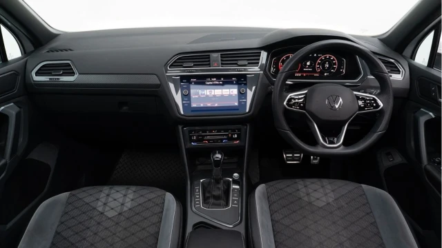 Volkswagen Tiguan (22 Reg) 2.0TDI R-Line DSG Image 2
