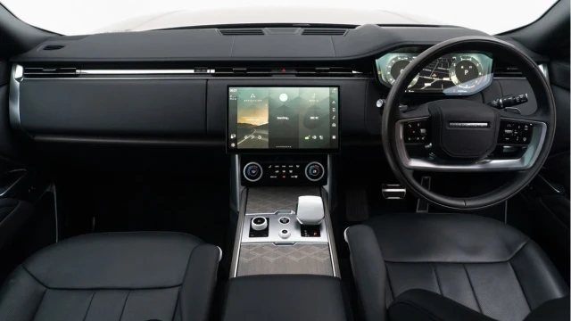 Land Rover Range Rover (23 Reg) 4.4 V8 P530 SV Image 2
