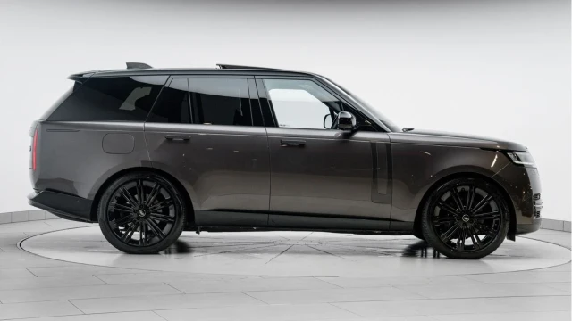 Land Rover Range Rover (22 Reg) 3.0 D350 First Edition (Shadow Pack) Image 5