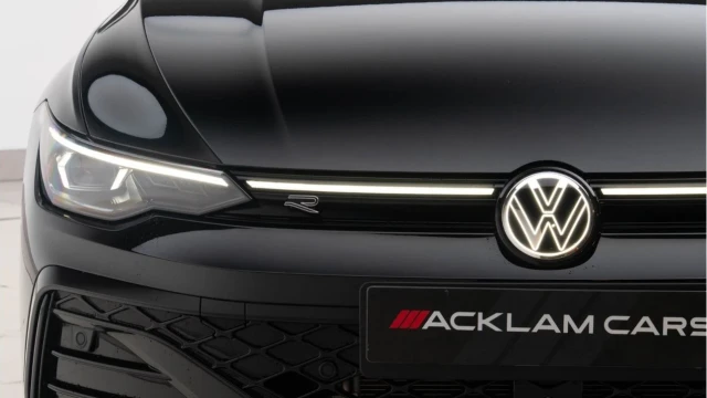 Volkswagen Golf (25 Reg) 2.0TDI Black Edition DSG (Mk8.5) Image 8