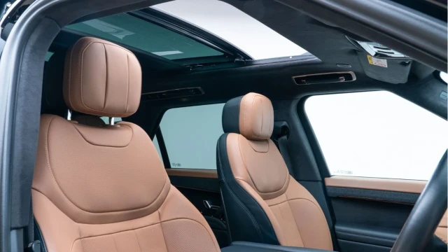 Land Rover Range Rover Sport (72 Reg) 3.0 D300 Autobiography (Black Pack) Image 3
