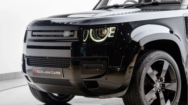 Land Rover Defender (74 Reg) 110 3.0 D250 X-Dynamic SE (Black Pack) Image 6