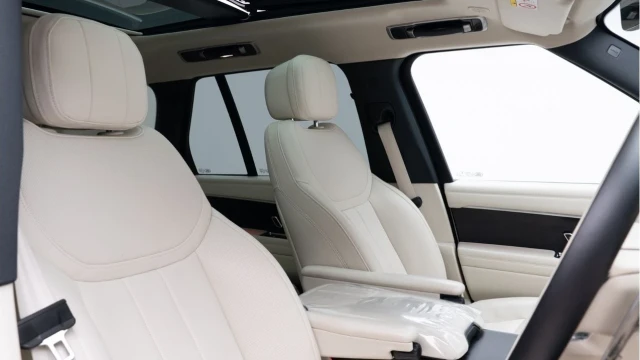 Land Rover Range Rover (73 Reg) 3.0 D350 HSE (Shadow Pack) Image 3