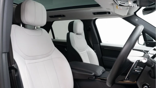 Land Rover Range Rover Sport (23 Reg) 3.0 D300 Dynamic SE (Black Pack) Image 3