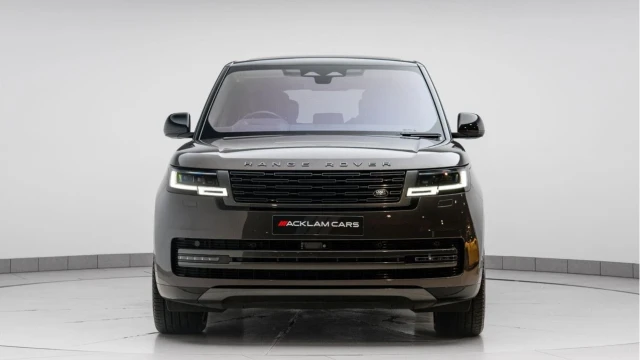 Land Rover Range Rover (72 Reg) 4.4 V8 P530 First Edition (Shadow Pack) Image 4