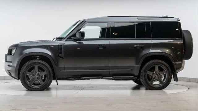 Land Rover Defender (25 Reg) 110 3.0 D250 S Hard Top Commercial (3 Seat) (+VAT) Image 5
