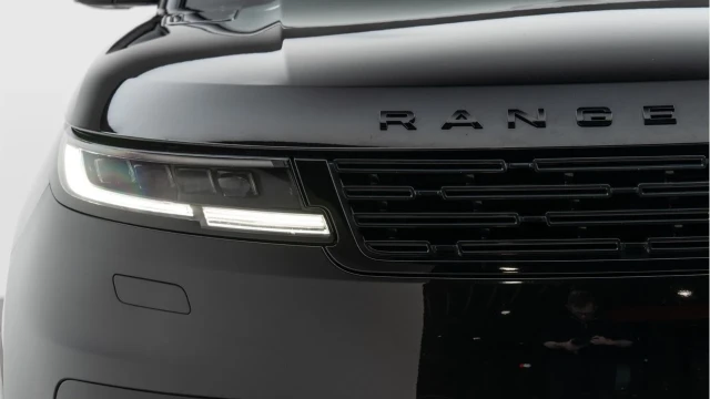 Land Rover Range Rover Sport (23 Reg) 3.0 D300 Dynamic SE (Black Pack) Image 8