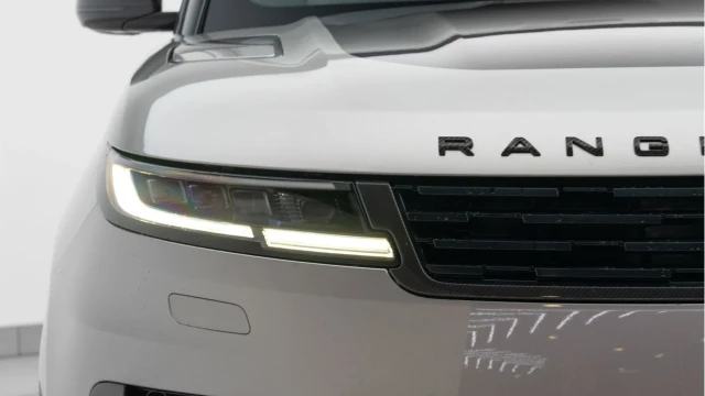 Land Rover Range Rover Sport (74 Reg) 4.4 V8 P635 SV Edition One (VAT Q) Image 8