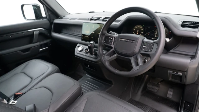 Land Rover Defender (25 Reg) 90 3.0 D350 X-Dynamic HSE Hard Top Commercial (3 Seat) (+VAT) Image 2
