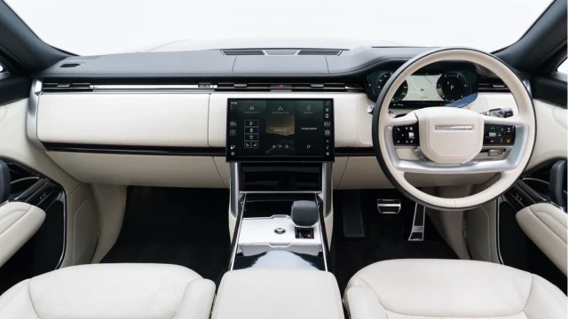 Land Rover Range Rover (74 Reg) 3.0 D350 HSE Image 2