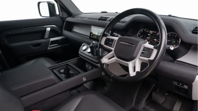 Land Rover Defender (22 Reg) 110 3.0 D300 X-Dynamic SE (VAT Q) Image 7