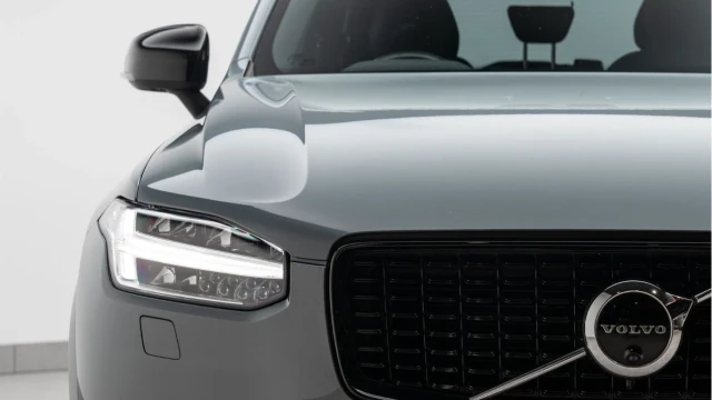 Volvo XC90 (21 Reg) 2.0 B5 R-Design AWD (7 Seat) Image 8