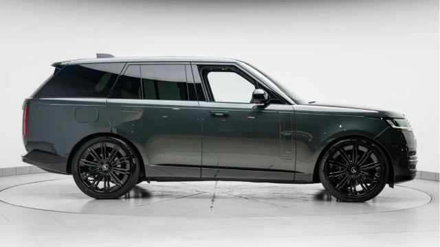 Land Rover Range Rover (75 Reg) 3.0 D300 Edition (Shadow Pack) Image 5