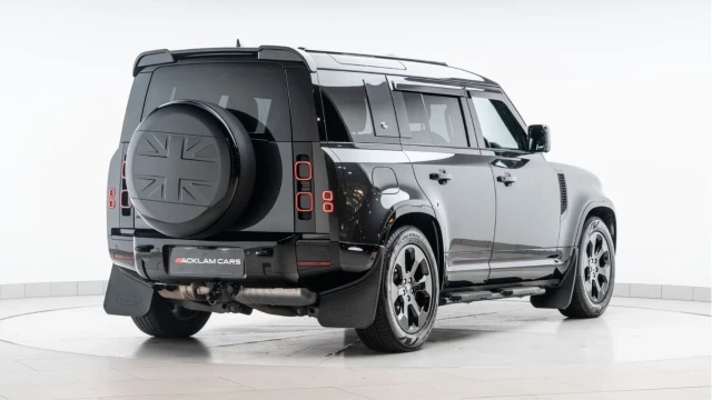 Land Rover Defender (24 Reg) 110 3.0 D250 X-Dynamic SE (Black Pack) Image 7