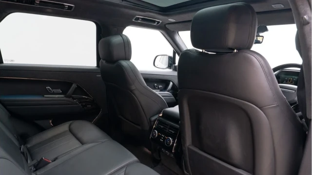 Land Rover Range Rover Sport (23 Reg) 3.0 D300 Autobiography (Black Pack) Image 5