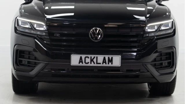 Volkswagen Touareg (71 Reg) 3.0TDI V6 Black Edition Image 7
