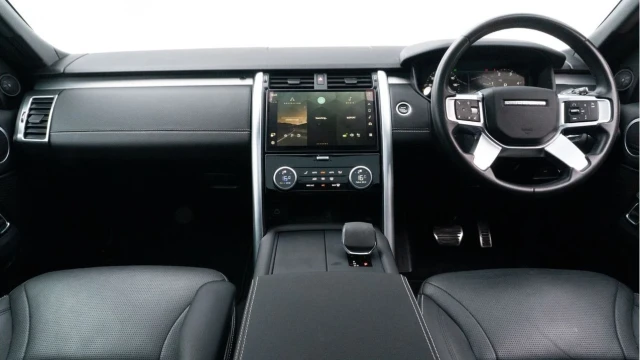 Land Rover Discovery (73 Reg) 3.0 D300 R-Dynamic SE Image 2