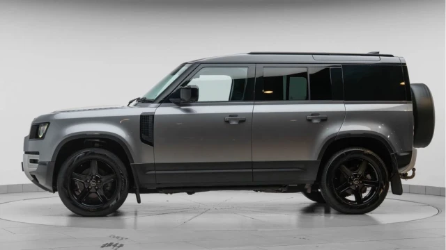 Land Rover Defender (21 Reg) 110 3.0 D250 SE Hard Top Commercial (3 Seat) (+VAT) Image 5