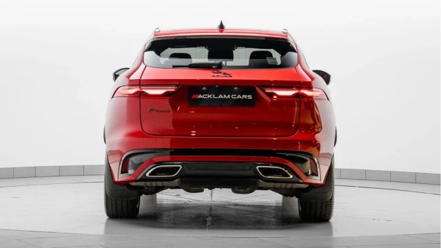 Jaguar F-pace (23 Reg) 3.0 D300 R-Dynamic SE (Black Pack) Image 7