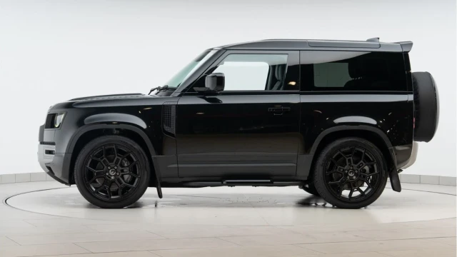 Land Rover Defender (74 Reg) 90 3.0 D350 S Image 4