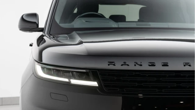 Land Rover Range Rover Sport (72 Reg) 3.0 D350 First Edition Image 8