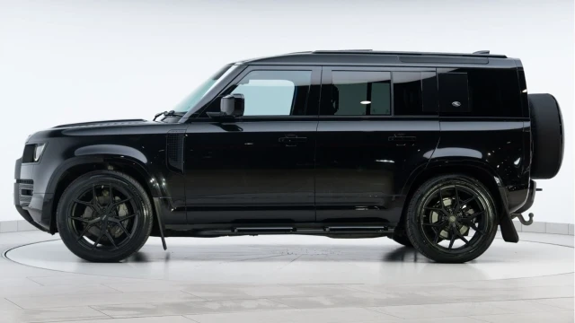 Land Rover Defender (23 Reg) 110 3.0 D300 X-Dynamic HSE (Black Pack) Image 4