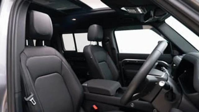 Land Rover Defender 110 (24 Reg) 110 3.0 D300 X-Dynamic SE Image 3