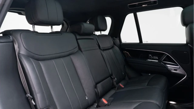 Land Rover Range Rover (23 Reg) 3.0 D300 HSE (Shadow Pack) Image 8