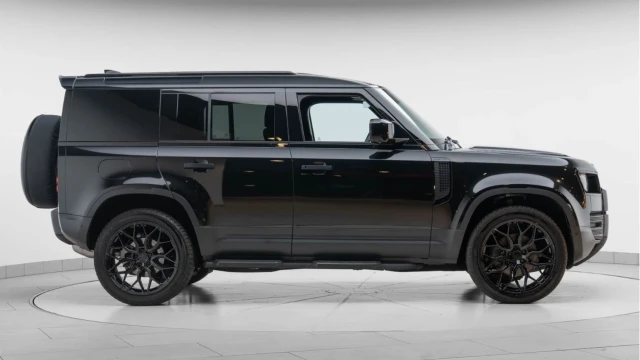 Land Rover Defender (73 Reg) 110 3.0 D250 Hard Top (6 Seat) (+VAT) Image 8