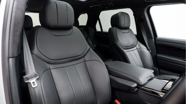 Land Rover Range Rover Sport (25 Reg) 4.4 V8 P530 Autobiography (Black Pack) Image 3