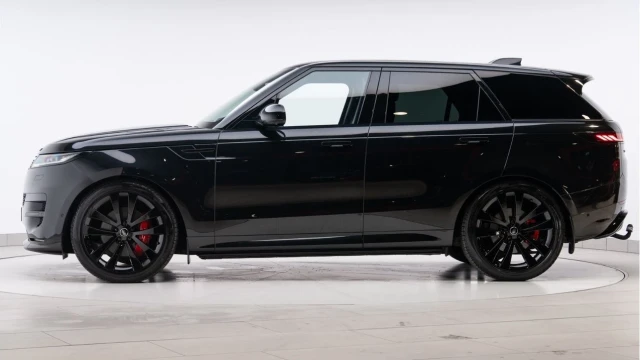 Land Rover Range Rover Sport (73 Reg) 3.0 D300 Dynamic SE (Black Pack) (VAT Q) Image 4