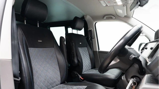 Volkswagen Transporter (21 Reg) T32 2.0 Bi-TDI Highline Kombi 4Motion (+VAT) Image 3
