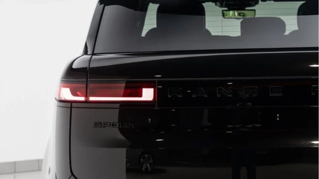 Land Rover Range Rover Sport (73 Reg) 3.0 D350 Autobiography (Black Pack) Image 7