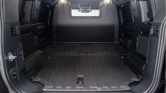 Land Rover Defender (75 Reg) 110 3.0 D350 X-Dynamic HSE Hard Top Commercial (3 Seat) (+VAT) Image 4