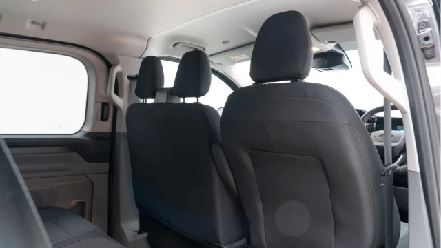Ford Transit Custom (25 Reg) 320 2.0 Ecoblue Limited (6 Seat) (+VAT) Image 7