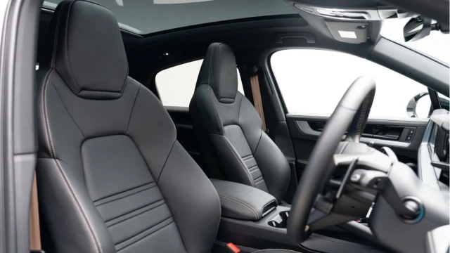 Porsche Cayenne (74 Reg) 3.0 V6 Coupe (VAT Q) Image 3