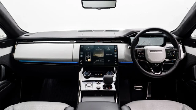Land Rover Range Rover Sport (72 Reg) 3.0 D300 Autobiography (Black Pack) Image 2