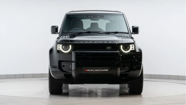 Land Rover Defender (25 Reg) 110 3.0 D350 X-Dynamic SE (7 Seat) Image 4