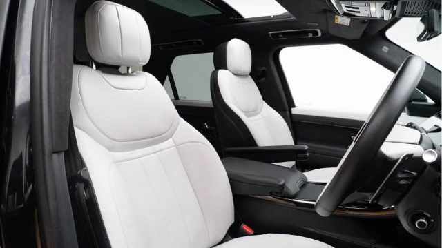 Land Rover Range Rover Sport (73 Reg) 3.0 D350 Autobiography (Black Pack) Image 3