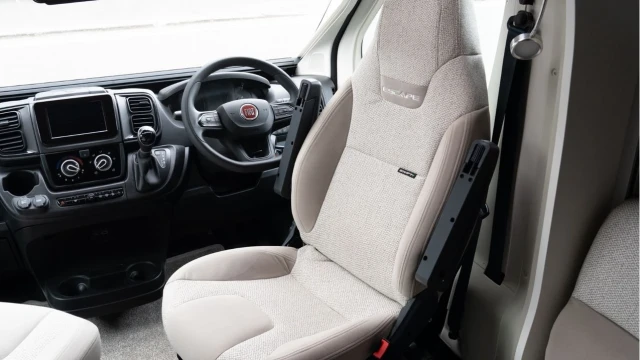Swift Escape 674 (24 Reg) 2.2D Automatic (6 Berth) Image 3