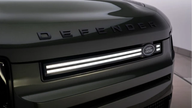 Land Rover Defender (75 Reg) 110 3.0 D250 X-Dynamic SE Hard Top Commercial (+VAT) Image 8